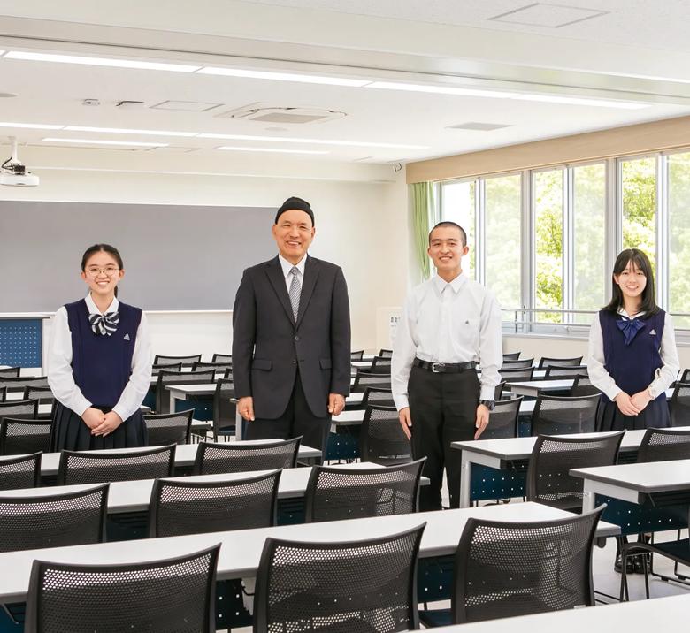 久留米大学附設中学校・高等学校の教室にて